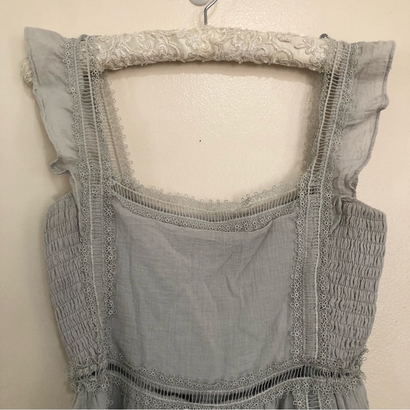 Ruffled sleeves smocked sides lace peak all over size small. - Picture 3 of 14